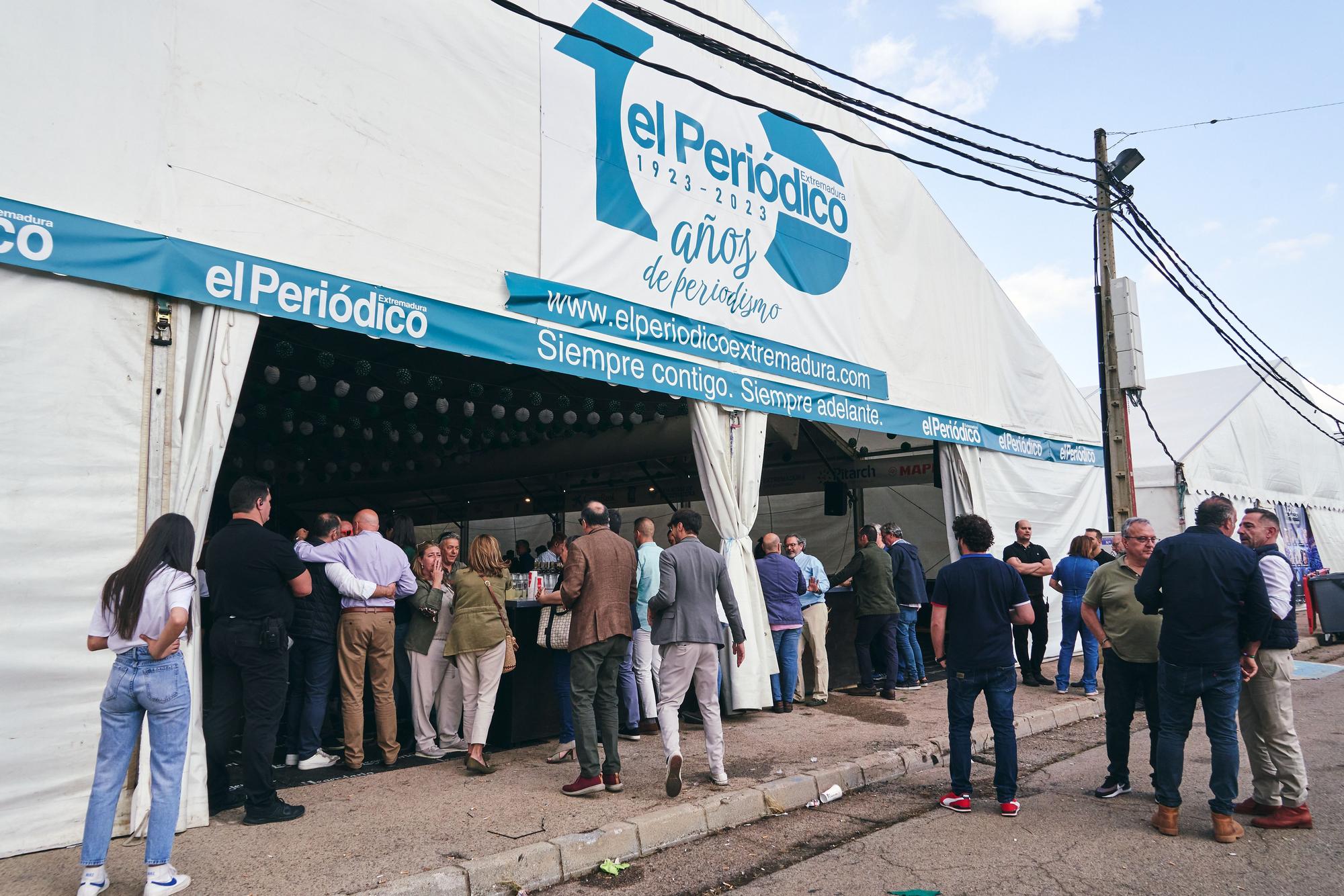 FOTOGALERÍA | Ambiente en las comidas de la caseta en homenaje al centenario de El Periódico Extremadura