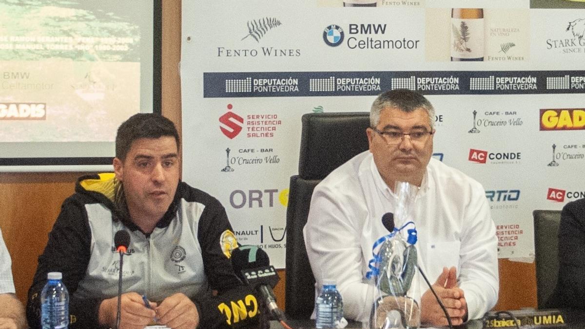 José Manuel Vázquez y David Castro durante la presentación de una Baixada do Umia.