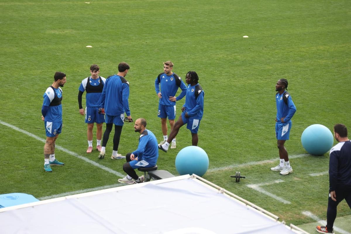 Así ha sido el entrenamiento de puertas abiertas del Hércules CF Así ha sido el entrenamiento de puertas abiertas del Hércules CF