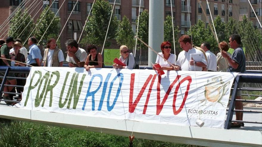 Una de las protestas que se llevaron a cabo hace casi dos décadas por la suciedad del río.