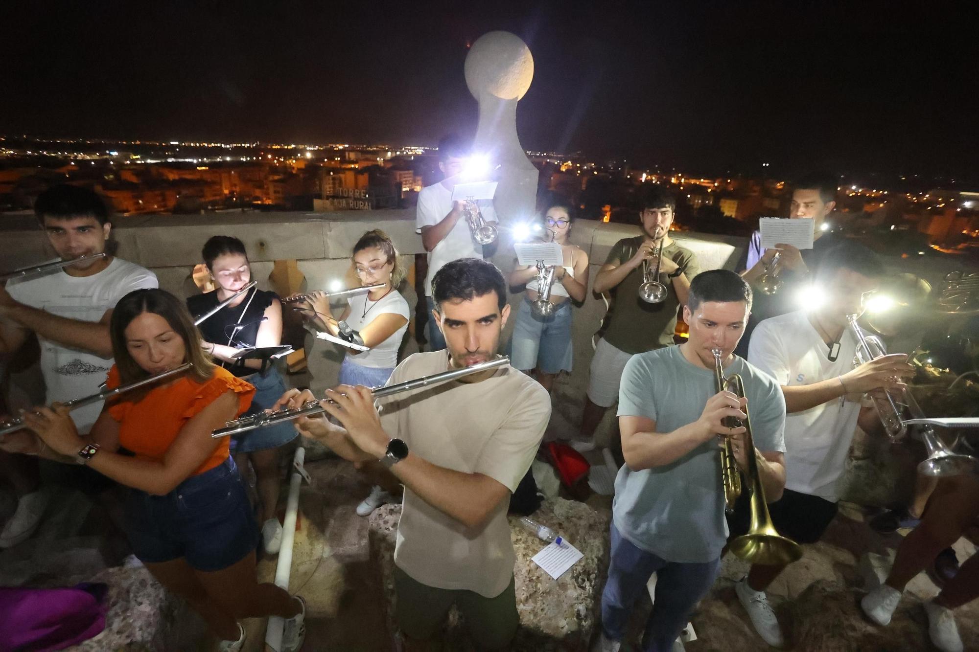 Fotos del repic de campanes i del concert per celebrar l&#039;antevigília de Sant Jaume en Vila-real