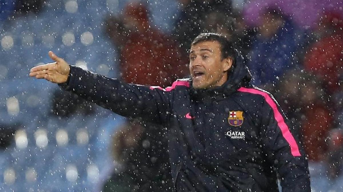 Luis Enrique da órdenes a sus jugadores en el coliseo Alfonso Pérez de Getafe.