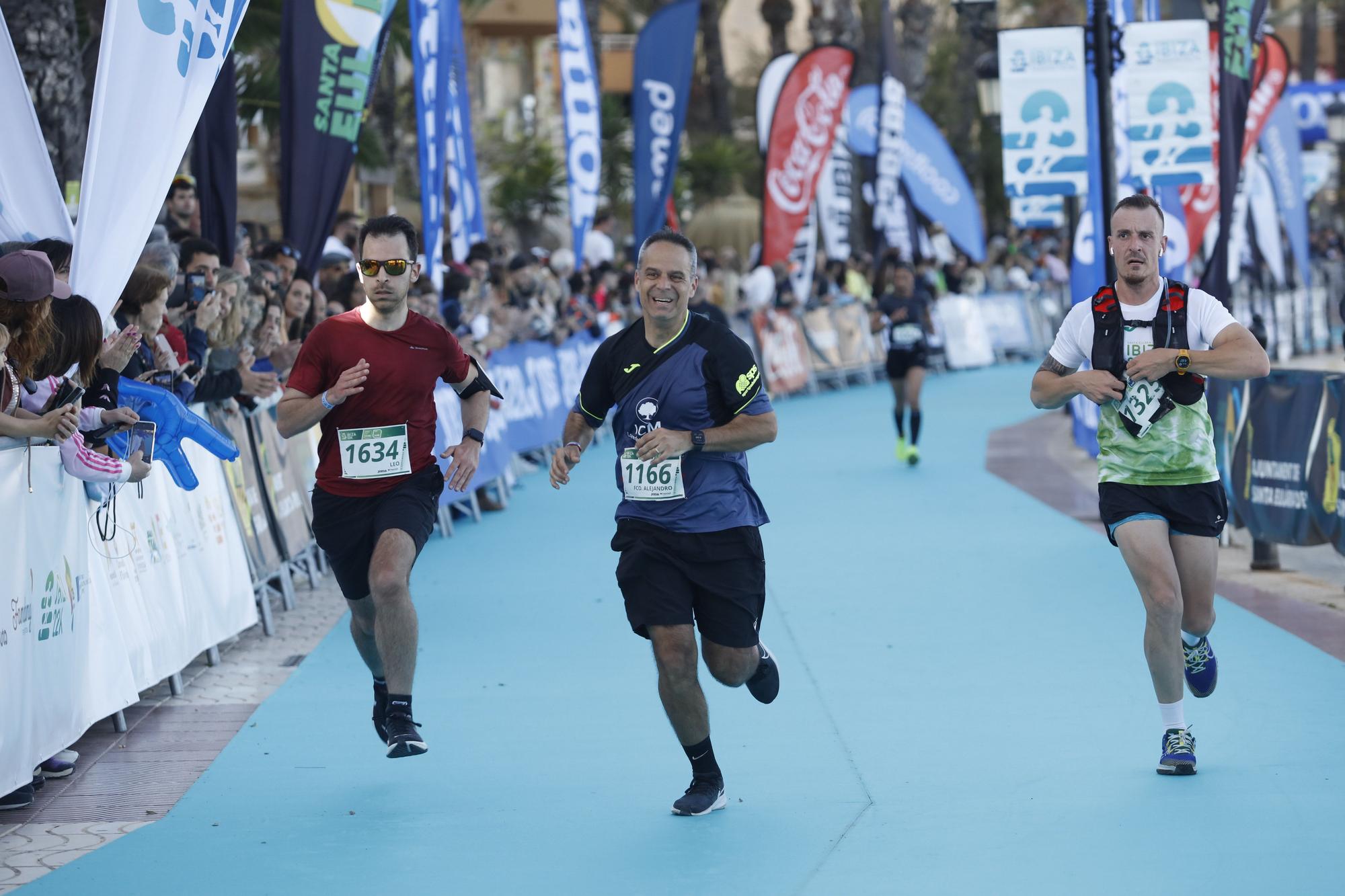 Búscate en nuestra galería de fotos del Santa Eulària Ibiza Marathon