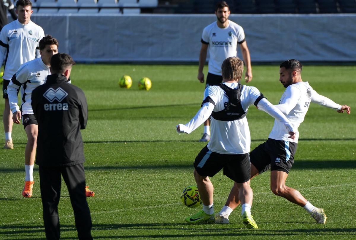 Galería | El entrenamiento del CD Castellón en imágenes, con el Leganés entre ceja y ceja