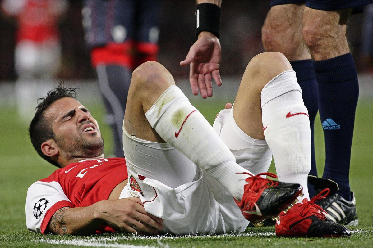 Cesc Fàbregas se lesionó de gravedad con el Arsenal, pero llegó a tiempo para disputar el Mundial