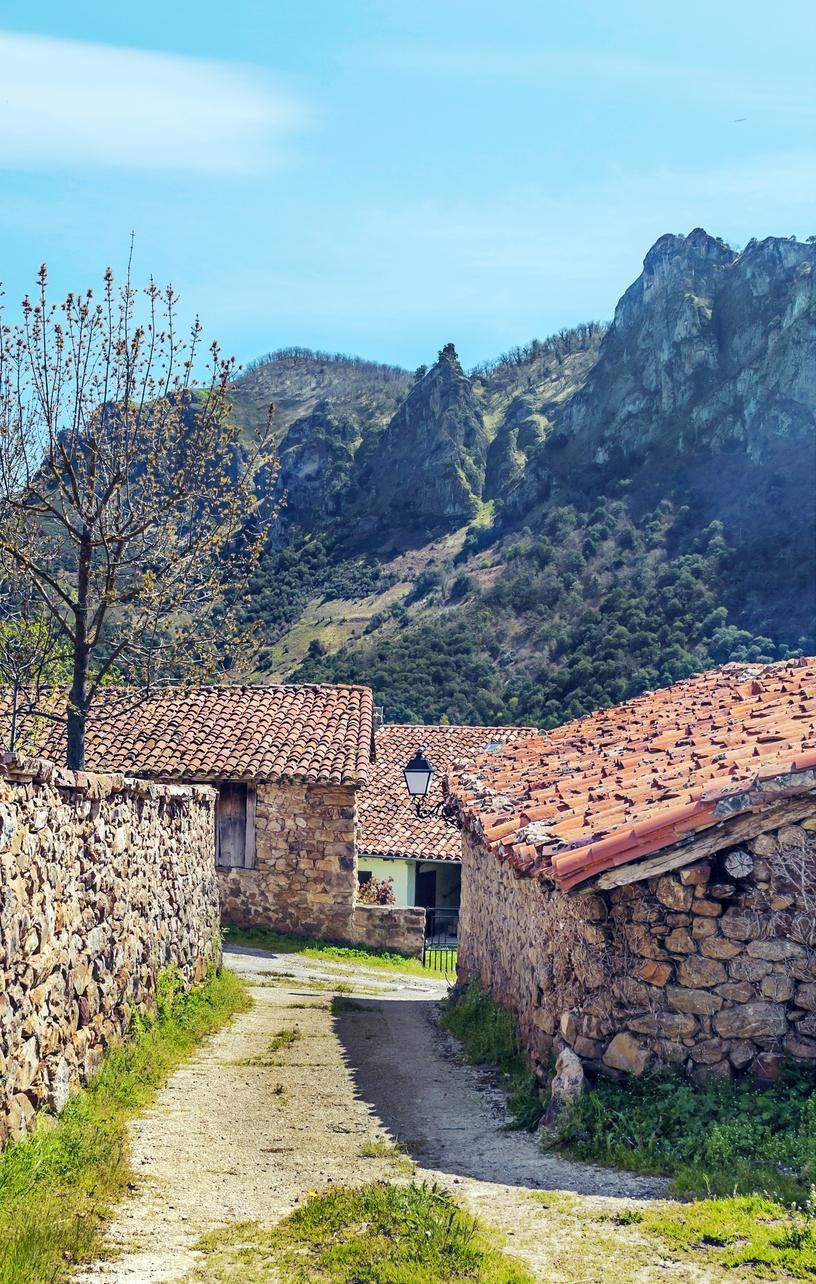 En el pueblo se puede pasear entre las casas tradicionales.