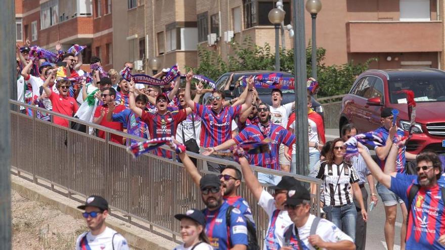 Llegada de los jugadores del FC Cartagena al estadio