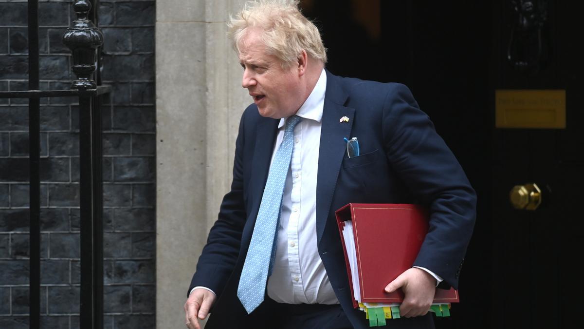 Rusia prohíbe la entrada a Boris Johnson y a otros 12 cargos británicos.