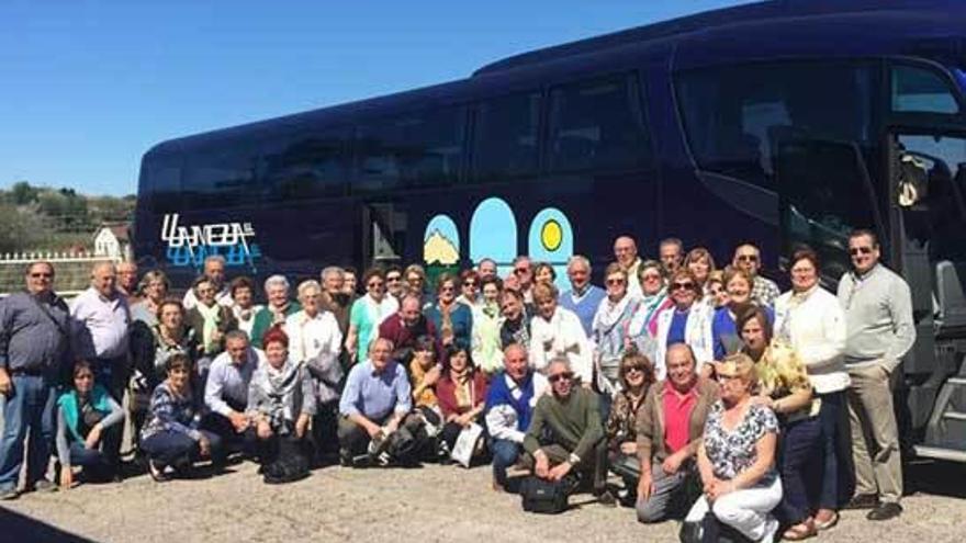 La asociación de jubilados &quot;Los Más Grandes&quot; de Ribadesella, de viaje por tierras gallegas