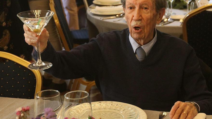 Manuel Alcántara, en un reciente homenaje por su 90 cumpleaños.