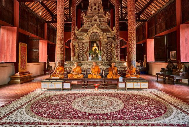 El interior de un templo de Chiang Mai