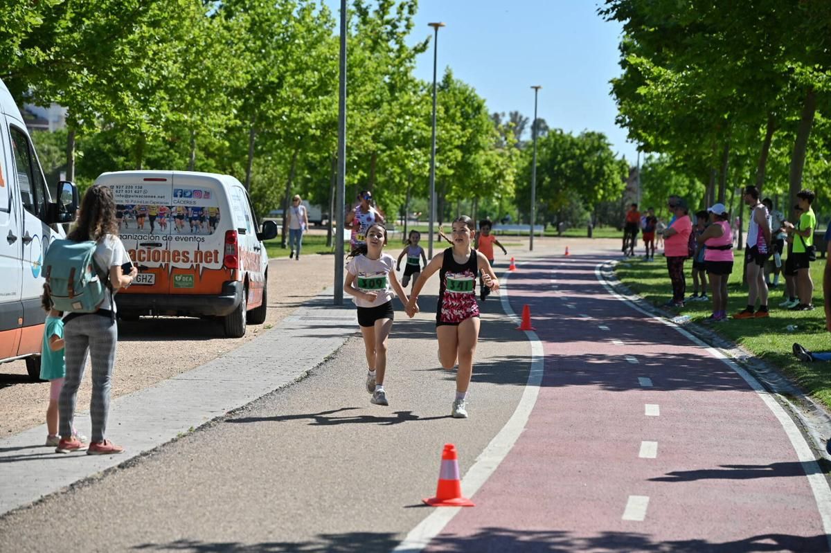 Fotogalería | El Colegio de Médicos de Badajoz echa a correr: "Menos pastillas y más zapatillas"