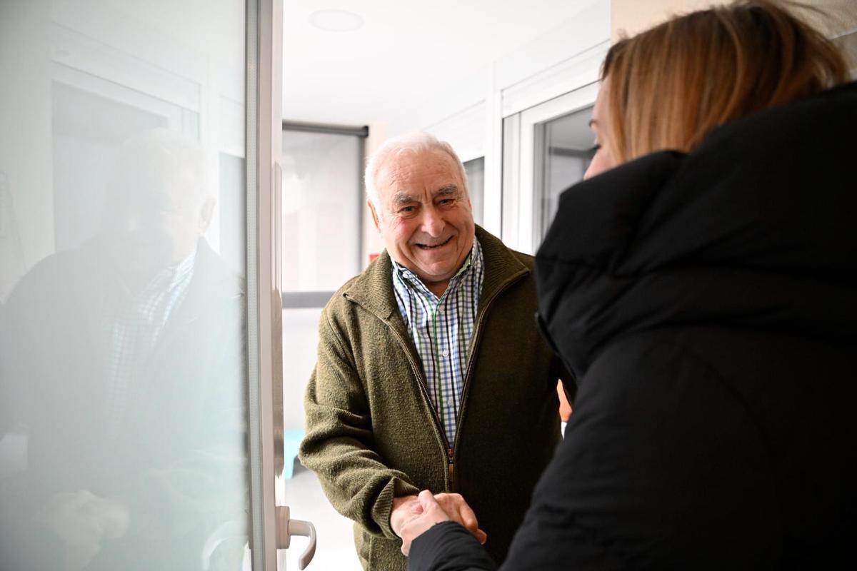 Celso saluda a Pilar Alegría.