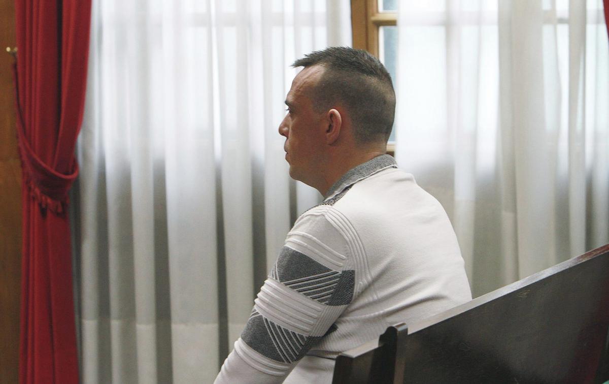 El condenado, durante el juicio en la Audiencia Provincial de Ourense, en abril de 2025.