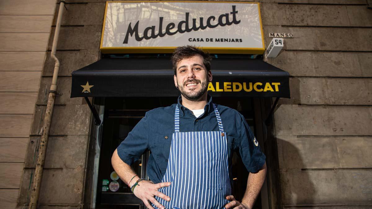 El chef Víctor Ródenas, a las puertas del restaurante Maleducat.