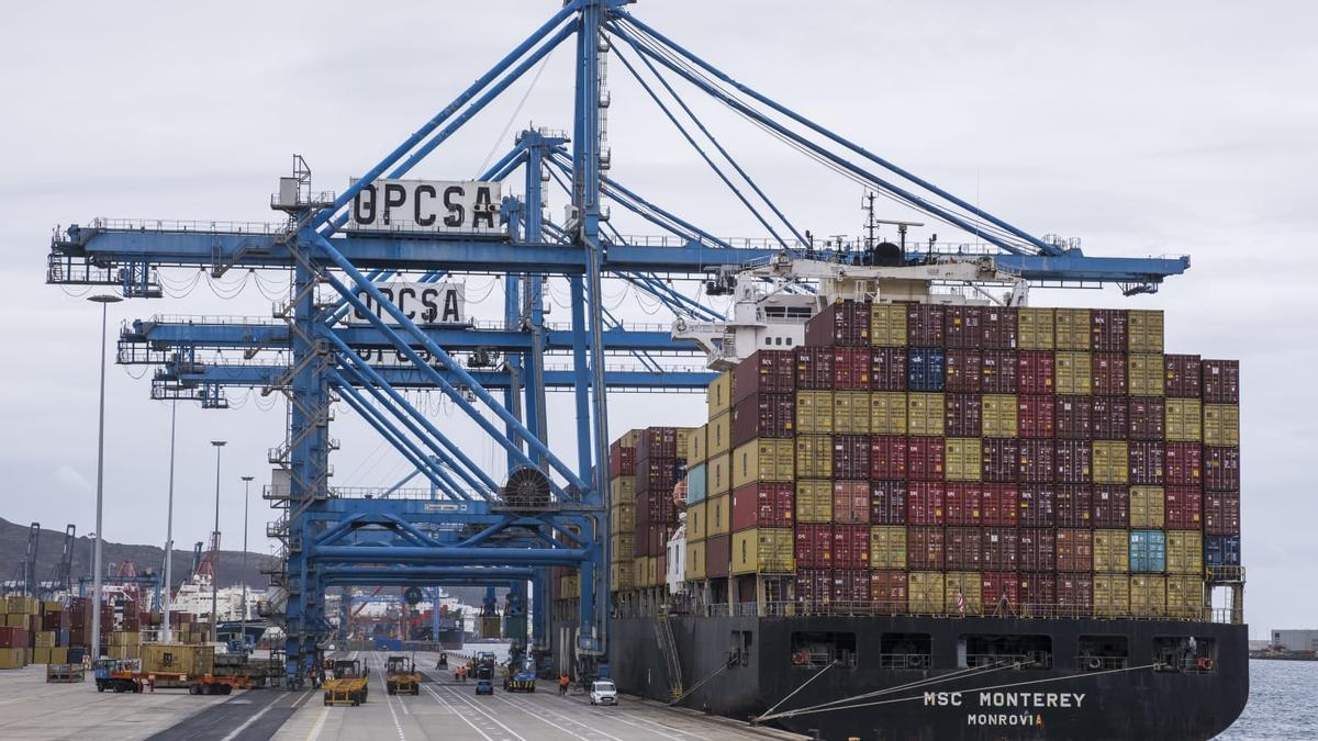 Contenedores de mercancía en el Puerto de Las Palmas