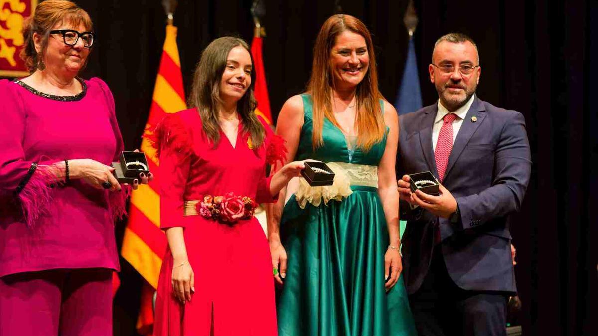 Vila-real homenatja les corts d'honor de les festes de 1975 i 2000
