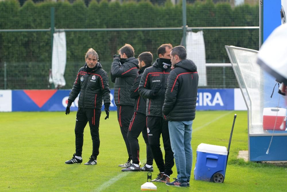 El preparador deportivista, Natxo González, ha facilitado la convocatoria del equipo coruñés tras el entrenamiento de esta mañana.