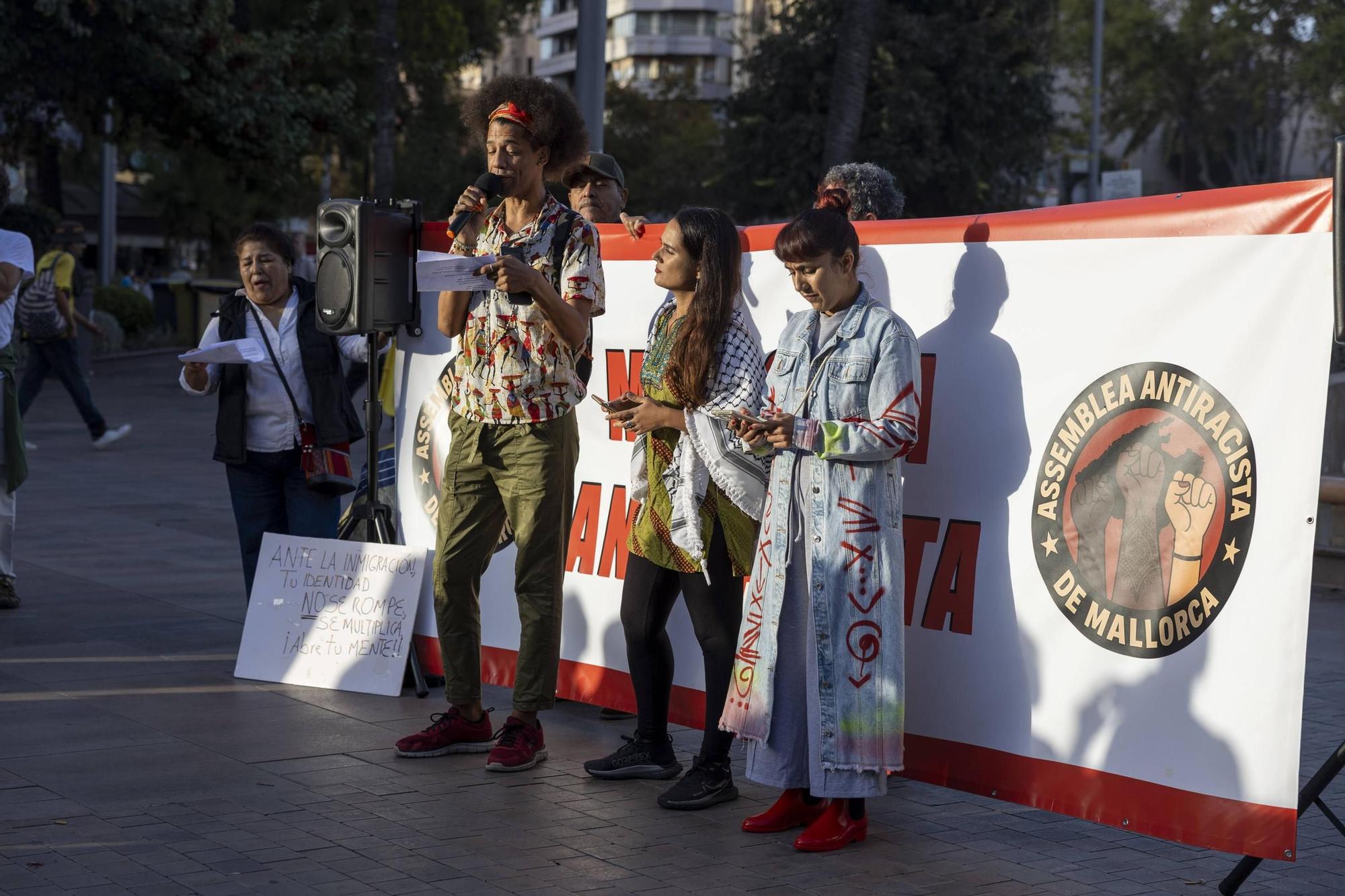 FOTOS | Clamor por una Mallorca «libre de racismo, odio ni fronteras»