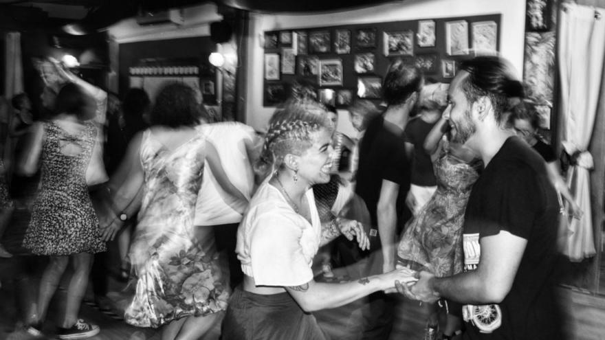 Ausgehen auf Mallorca: In dieser Bar in Palma gibt es Swing-Musik, Tanz und eine entspannte Atmosphäre
