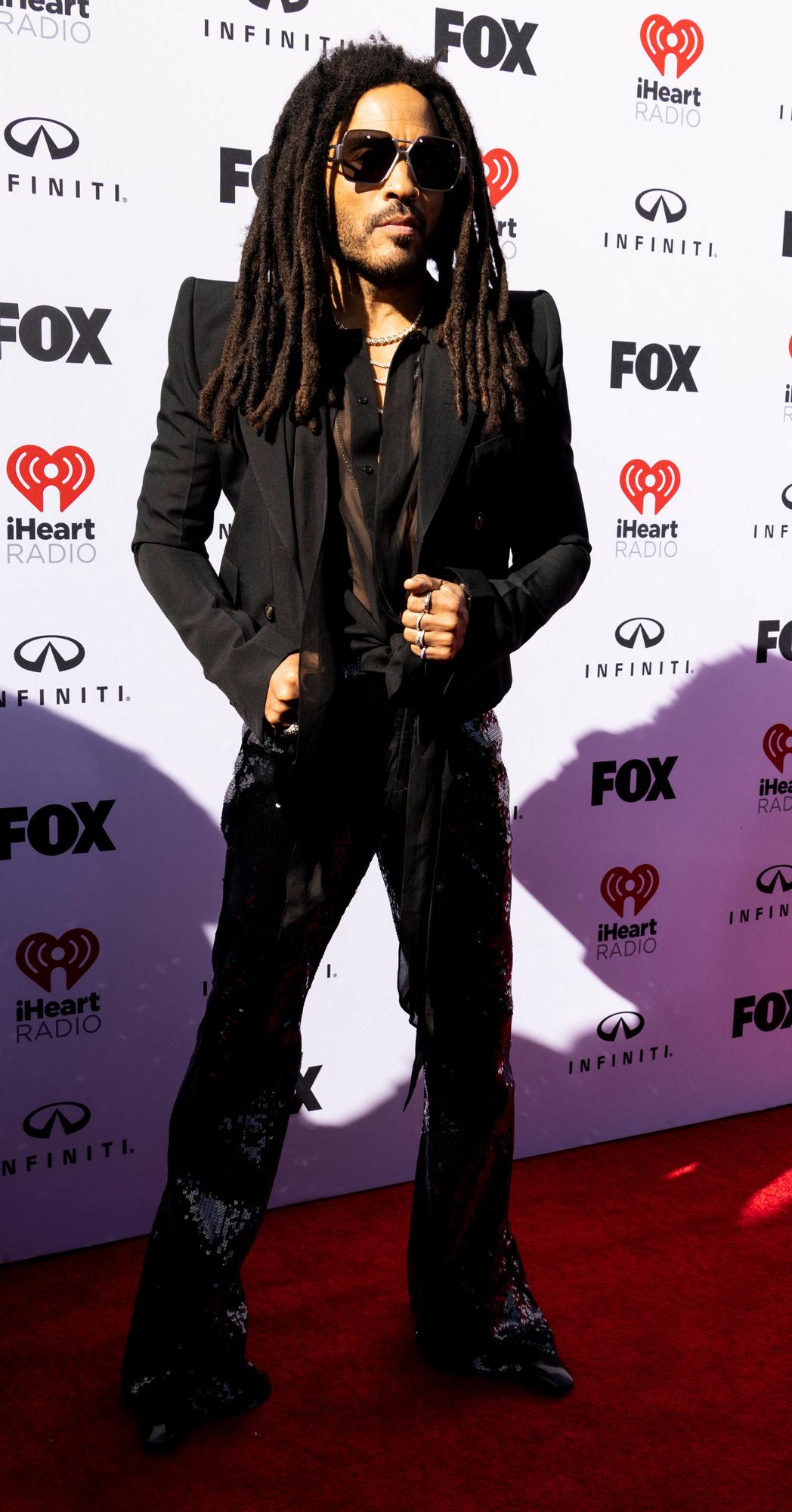 Las mejores imágenes de la alfombra de los iHeartRadio Music Awards 2023