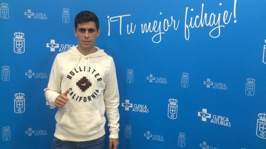 Oscar Gil tras pasar el reconocimiento médico con el Oviedo