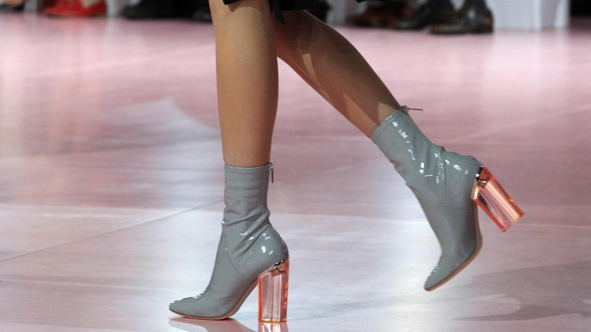Las botas de Dior de tacón transparente, a la conquista de las celebs -  Stilo