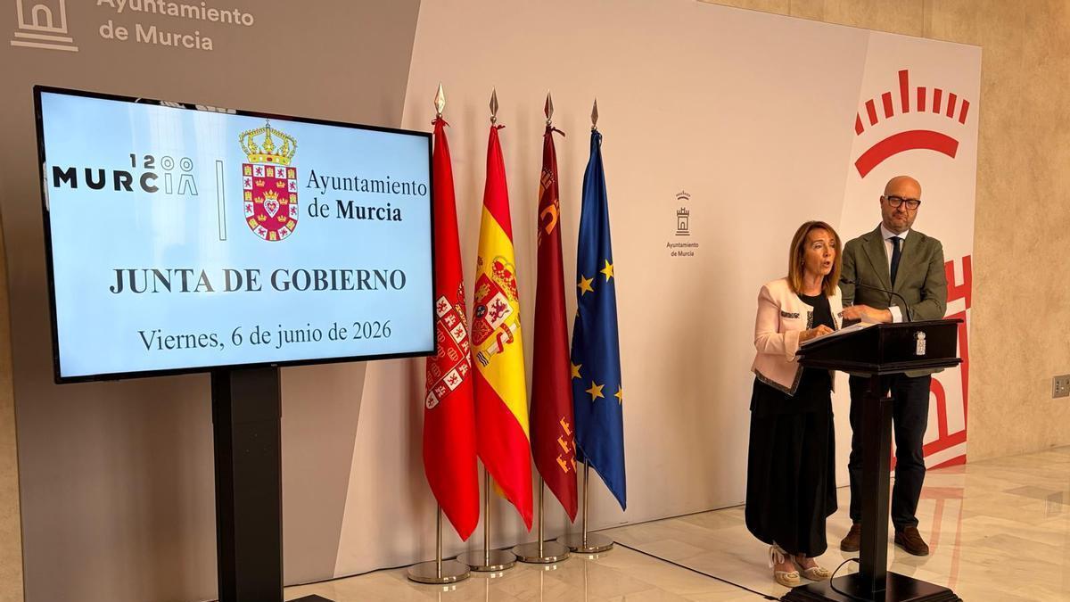 La edil de Educación y Atención a la Ciudadanía, Belén López, presenta los campamentos de verano de 2026.