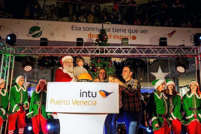 Encendida de luces en los centros comerciales de Zaragoza