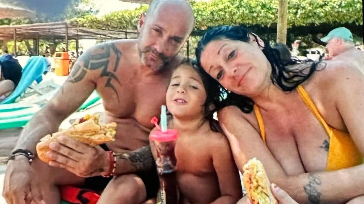 Jorge, Neizan y Raquel, en una imagen compartida por la familia.
