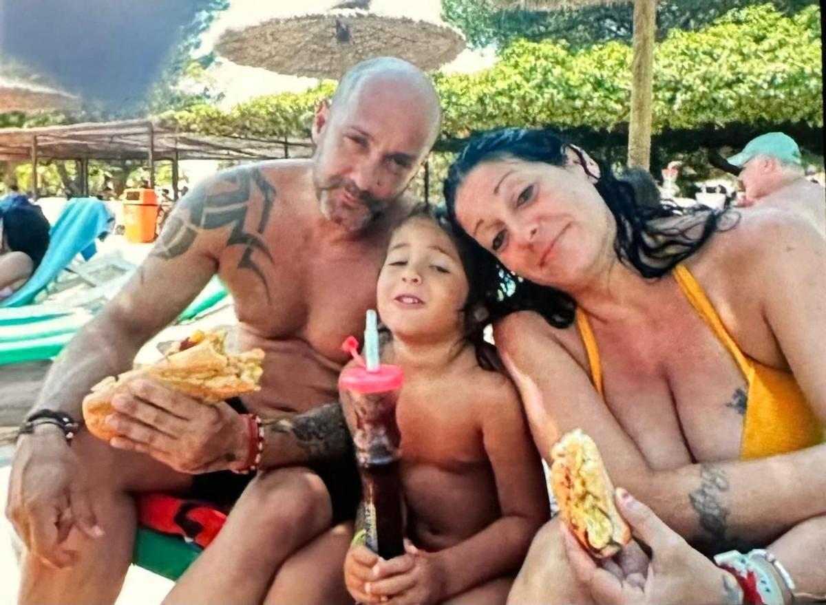 Jorge, Neizan y Raquel, en una imagen compartida por la familia.
