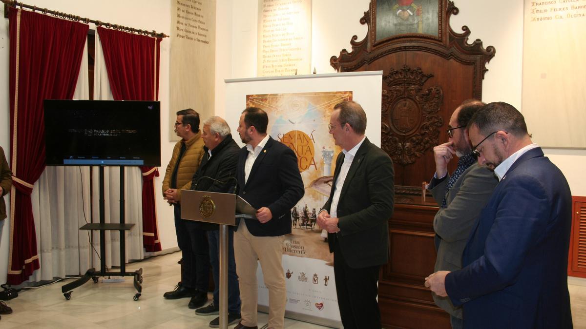 Ángel Latorre, José María Miñarro, Francisco Morales, Ramón Mateos, José María Campoy y José Luis Ruiz Guillén, durante la presentación del acto, frustrado, de promoción de la Semana Santa en Madrid.