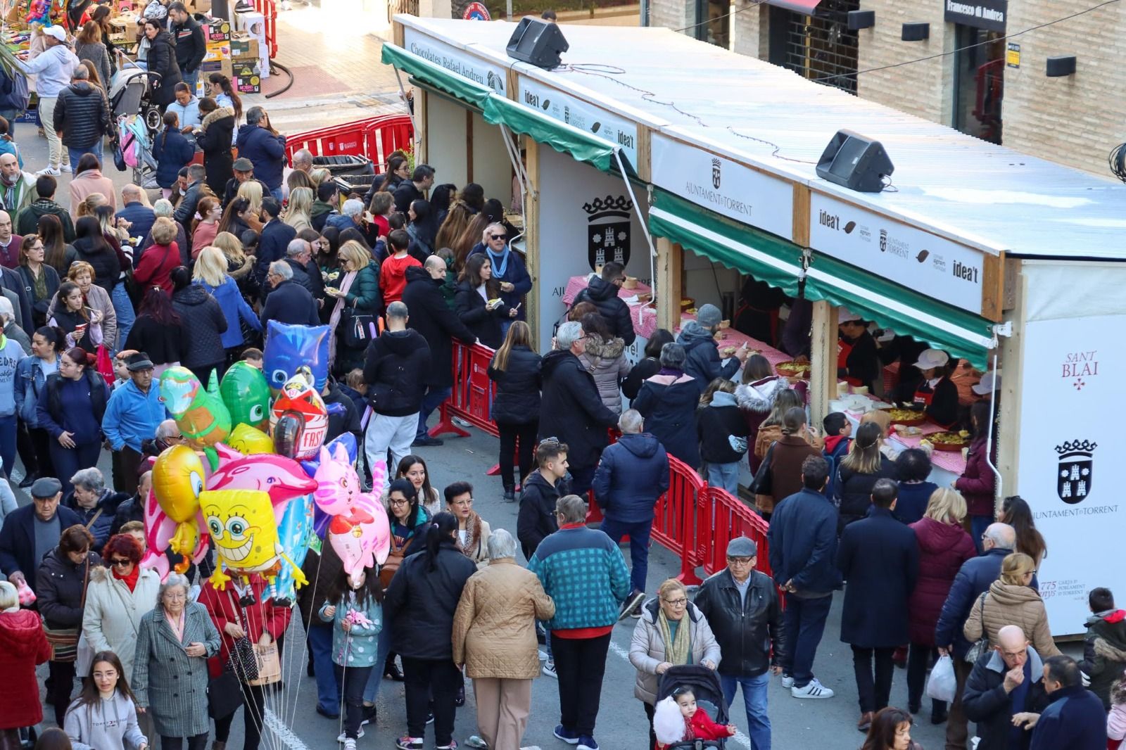 Torrent vive el Sant Blai más multitudinario