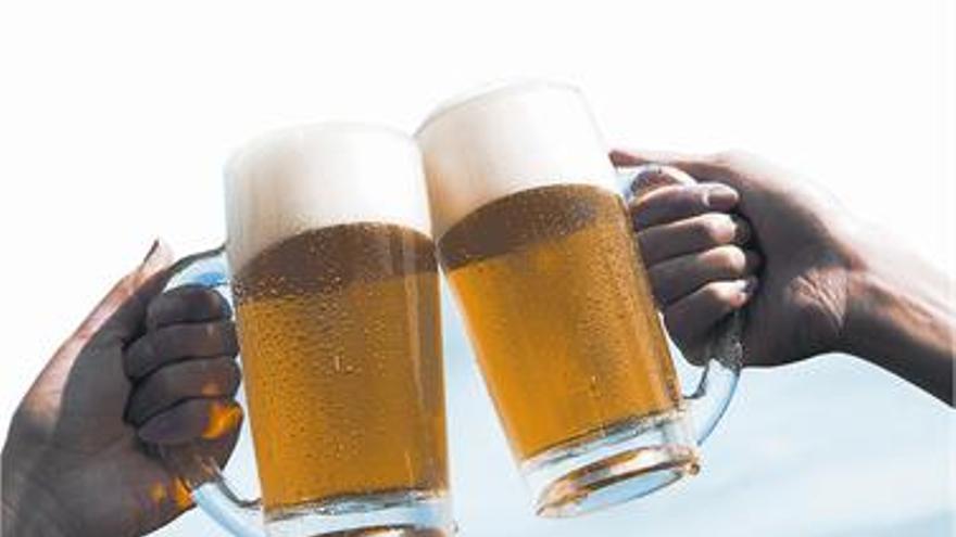 Cardiólogos defienden que beber cerveza es bueno para el corazón