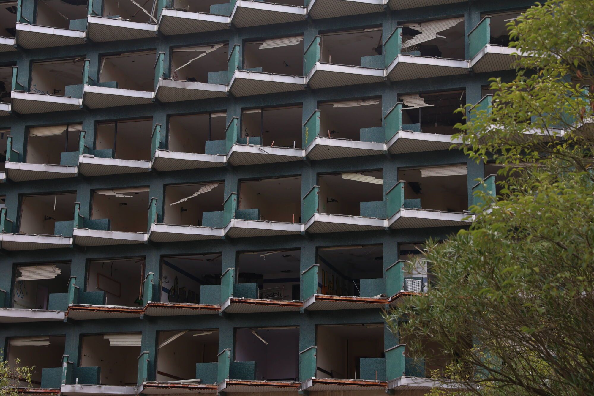 Viejo HUCA. Recorrido por cómo está el viejo hospital.