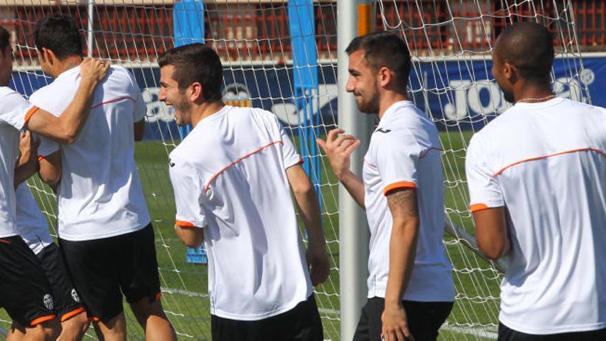 El Valencia viaja con toda la plantilla a la ida de la Europa League.