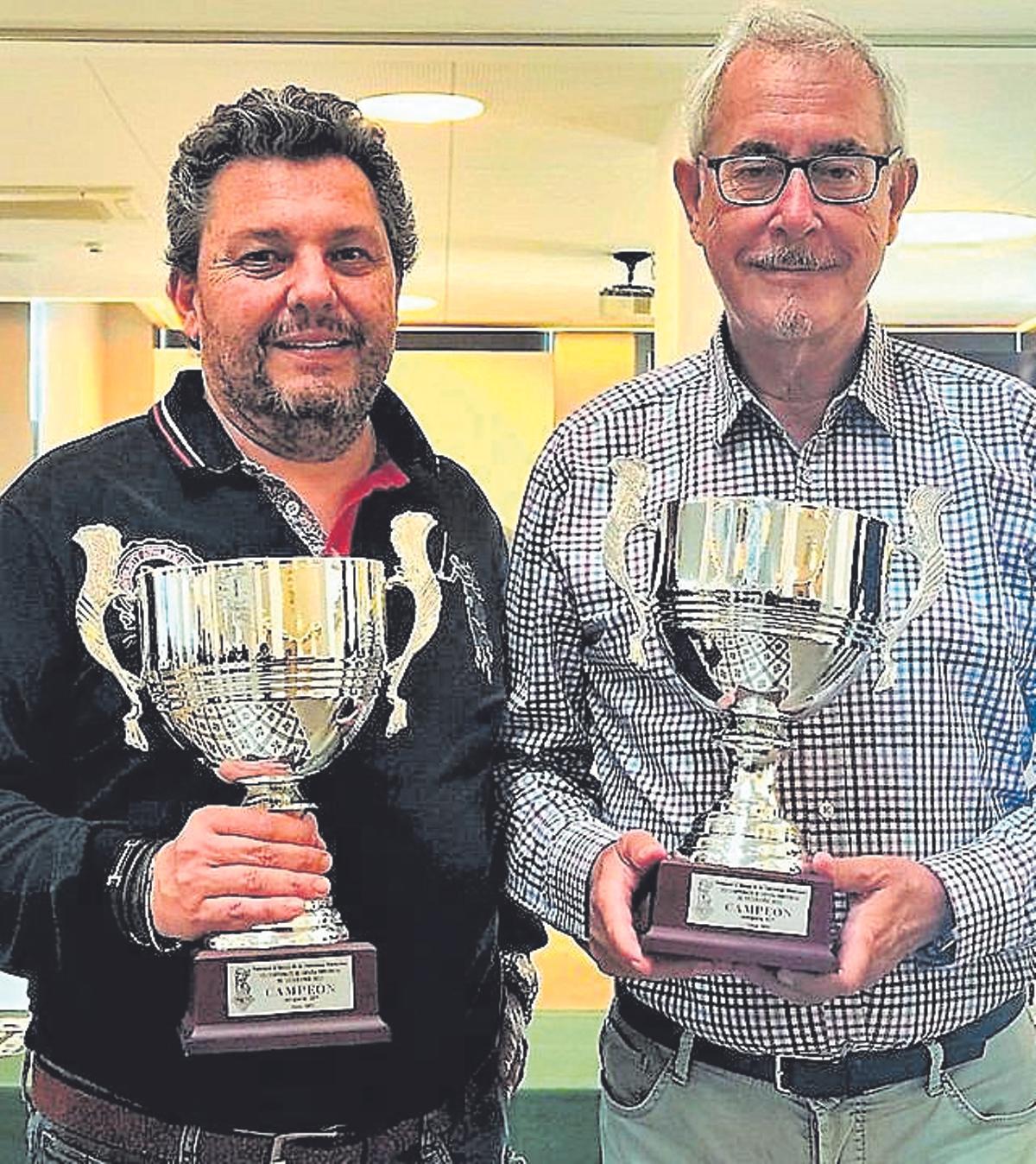 El Maestro Internacional alicantino Luis María Campos Gambuti y el Gran Maestro canario José Luís Fernández.