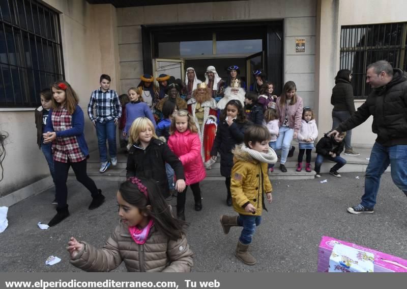 Los Reyes Magos repartieron regalos e ilusiones en Castellón