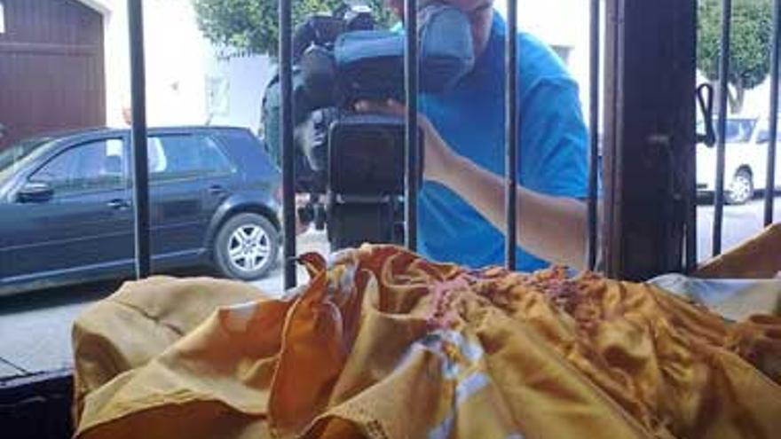 La Guardia Civil analiza las imágenes de las cámaras de comercios cercanos a la sede del PP en Olivenza
