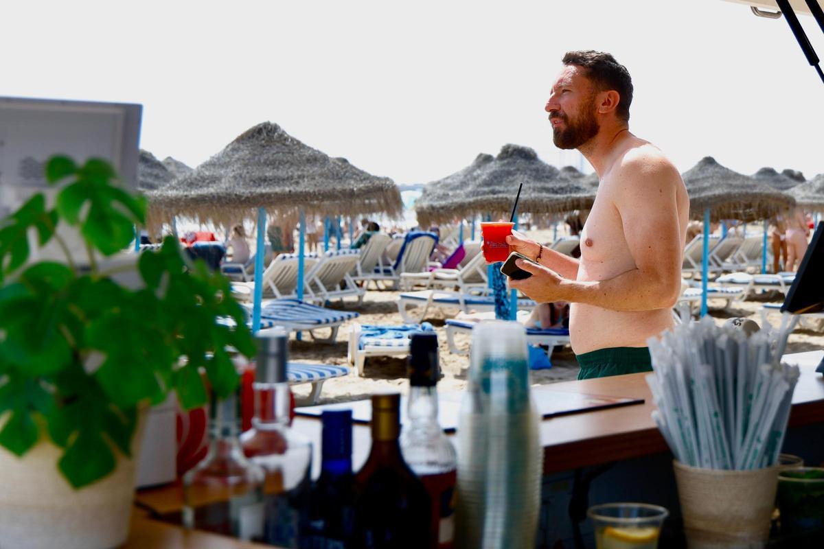 Las playas de València se llenan ante las altas temperaturas
