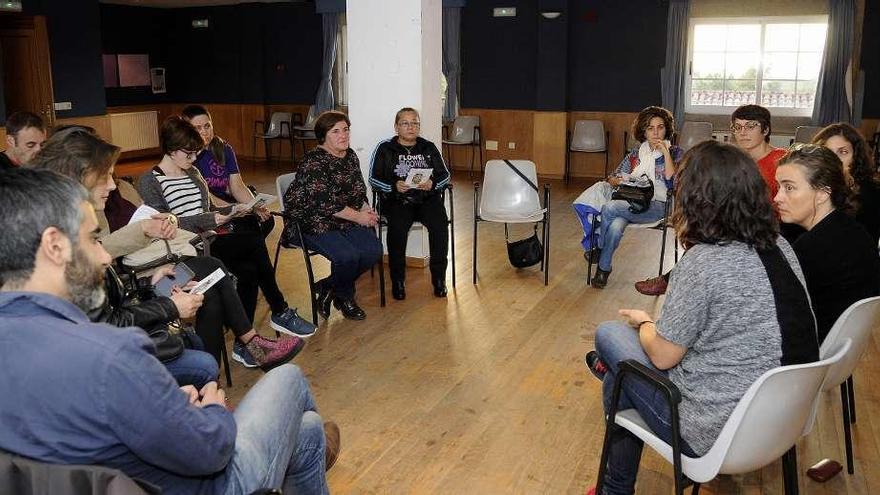 Un instante de la jornada celebrada en el día de ayer en el Centro Social da 3ª Idade de Agolada. // Bernabé/Javier Lalín