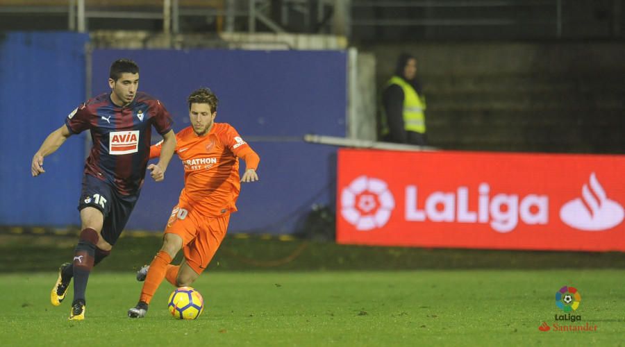 José González debuta en el banquillo del club blanquiazul logrando un empate en Ipurúa en el que el equipo supo competir