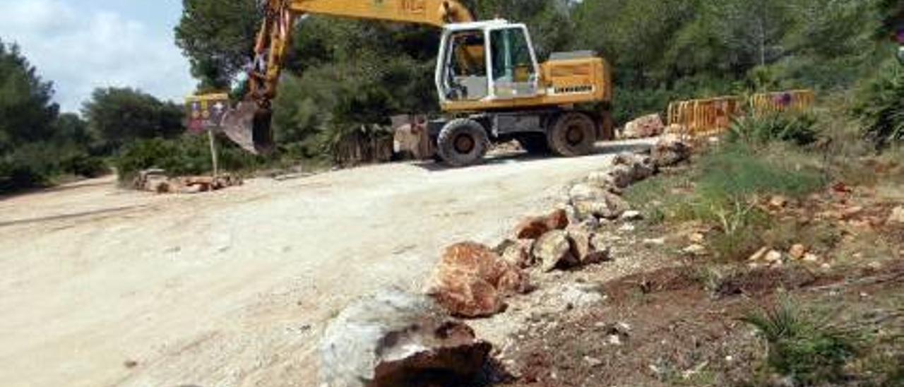 Pedruscos para liberar al Montgó de los coches