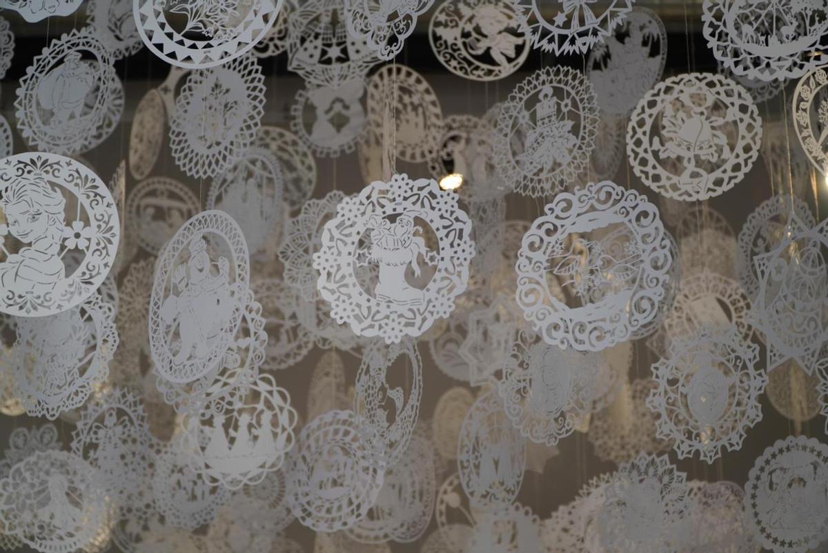 El Consell ha decorado sus espacios con neules.