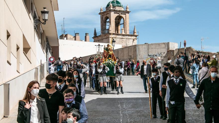 Desfile procesional de los alumnos del colegio Diocesano Oratorio Festivo de Orihuela