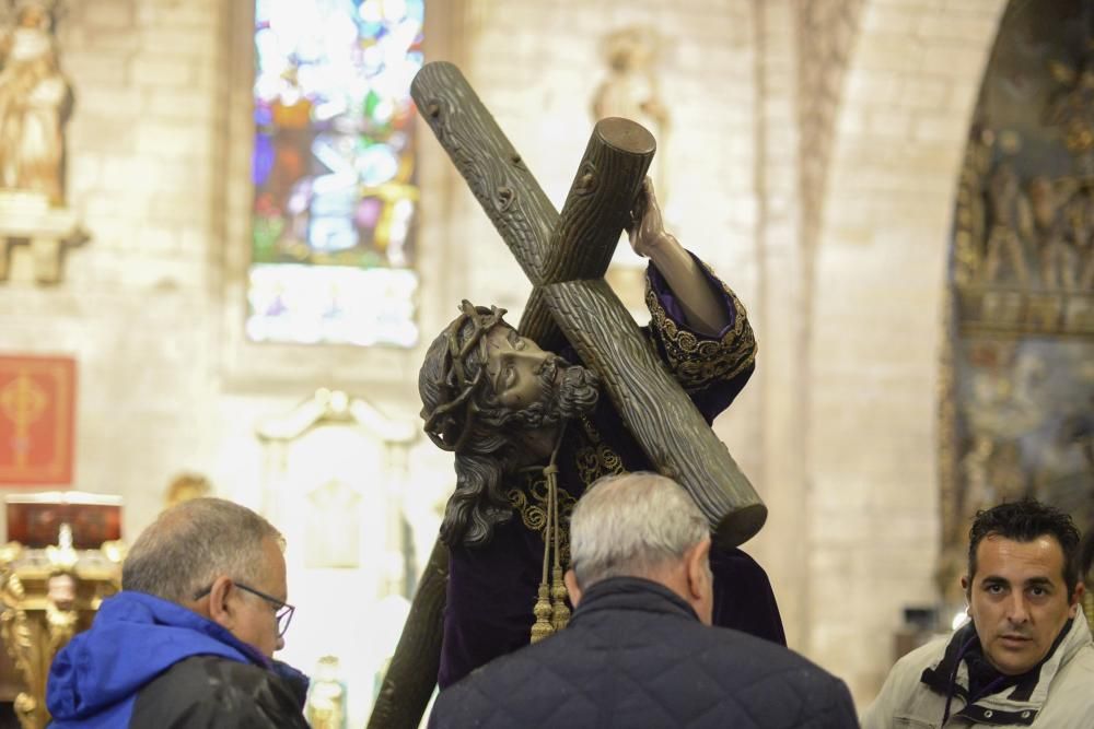 Bajan al cristo Jesusín de Galiana en taxi hasta San Nicolás