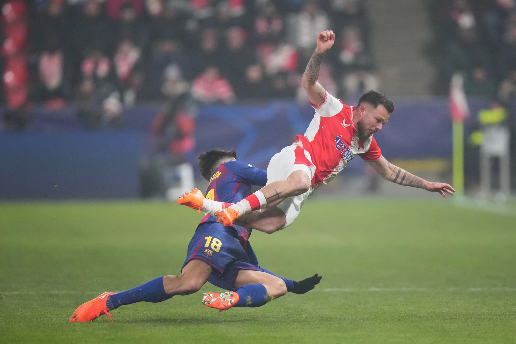 Slavia's Vasil Kusej, right, is challenged by Barcelona's Gerard Martin during the Champions League opening phase soccer match between Slavia Prague and Barcelona in Prague, Czech Republic, Wednesday, Jan. 21, 2026. (AP Photo/Petr David Josek). EDITORIAL USE ONLY/ONLY ITALY AND SPAIN