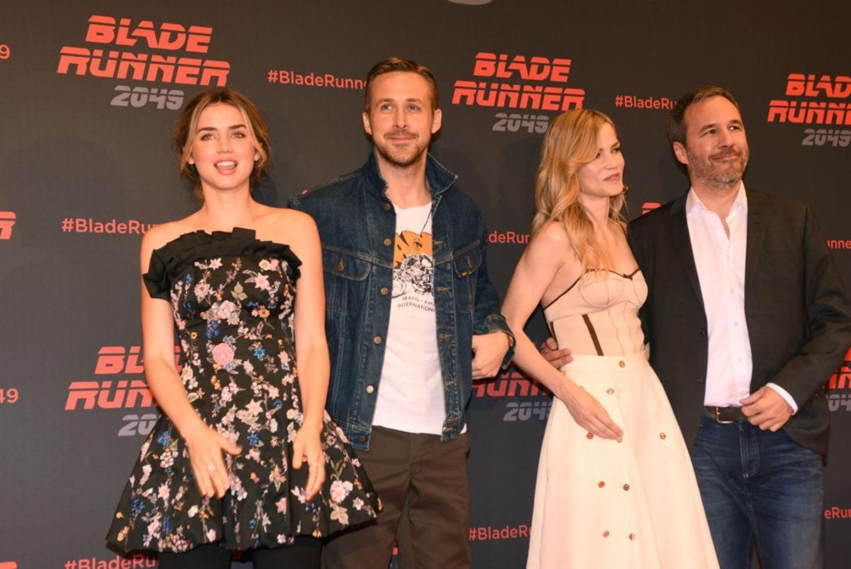 Ana de Armas, Ryan Gosling, Sylvia Hoecks y Denis Villeneuve, en la presentación de 'Blade Runner 2049' en Barcelona