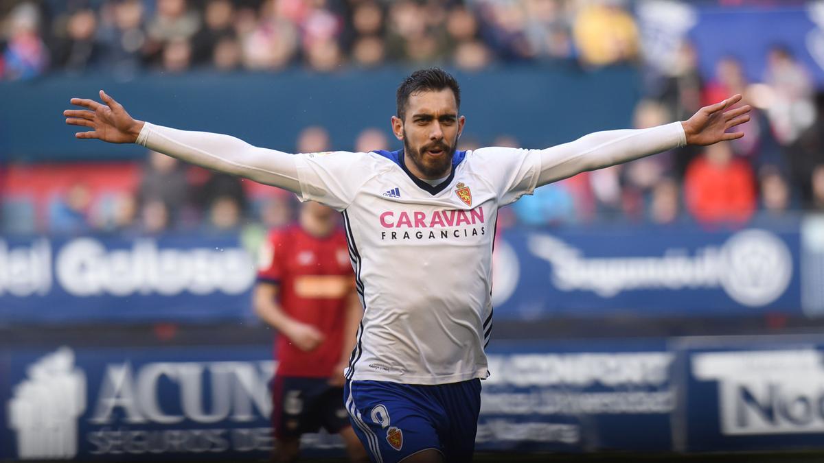 Borja Iglesias celebra un gol con el Real Zaragoza