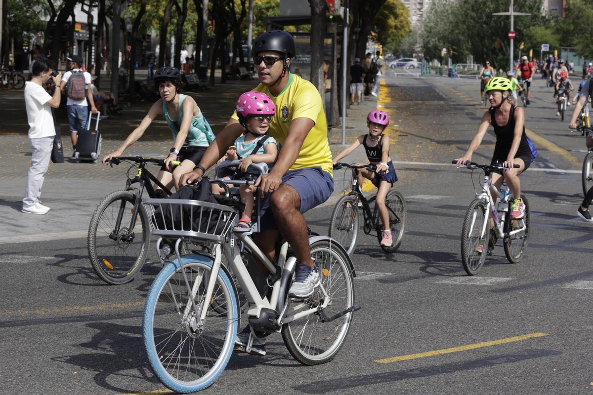 La fiesta de la bicicleta regresa a las calles de Barcelona con la Bicicletada.